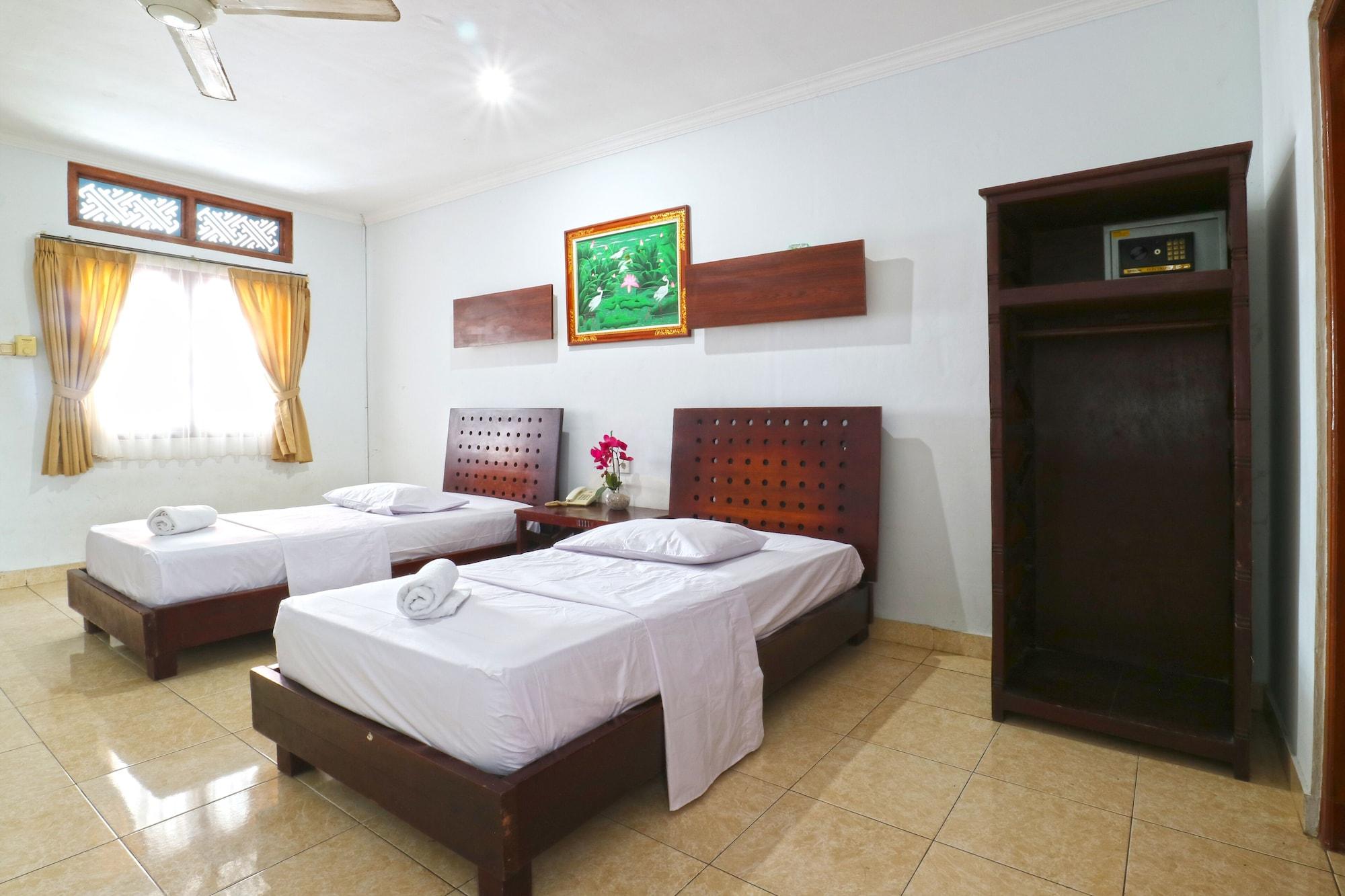 Gemini Star Hotel Kuta  Exterior photo